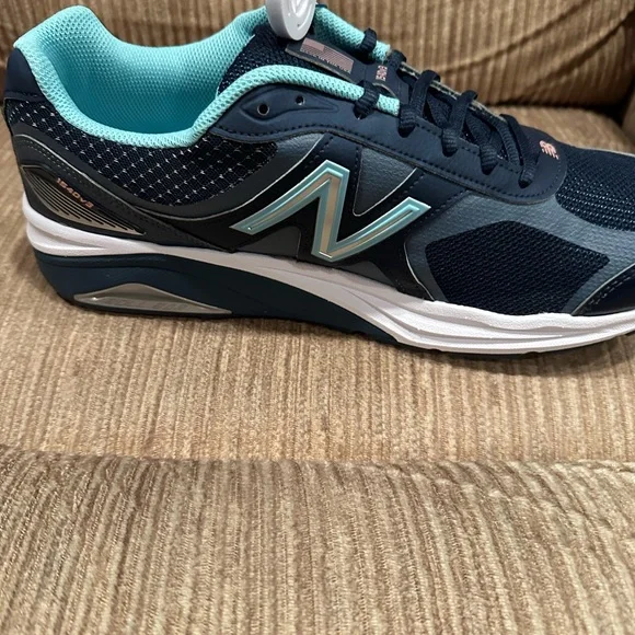 13 D Womens New Balance 1540 V3 - Picture 2 of 3